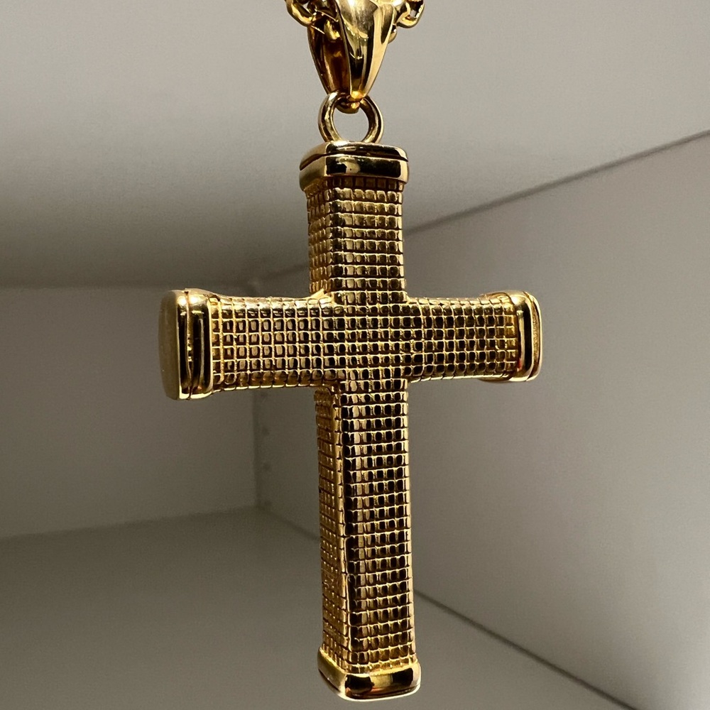 Cross pendant